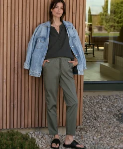 Women Pact Organic Daily Twill Ultra-High Rise Tapered Pant